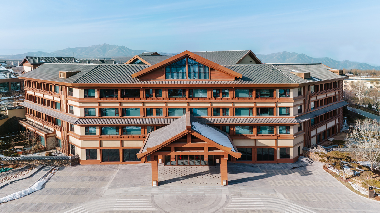 The facade of Yunmu Hotel